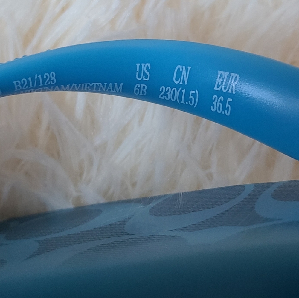 NWOT Coach Flip Flops - Picture 2 of 5